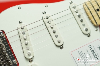 Made in Japan Hybrid II Stratocaster - Modena Red